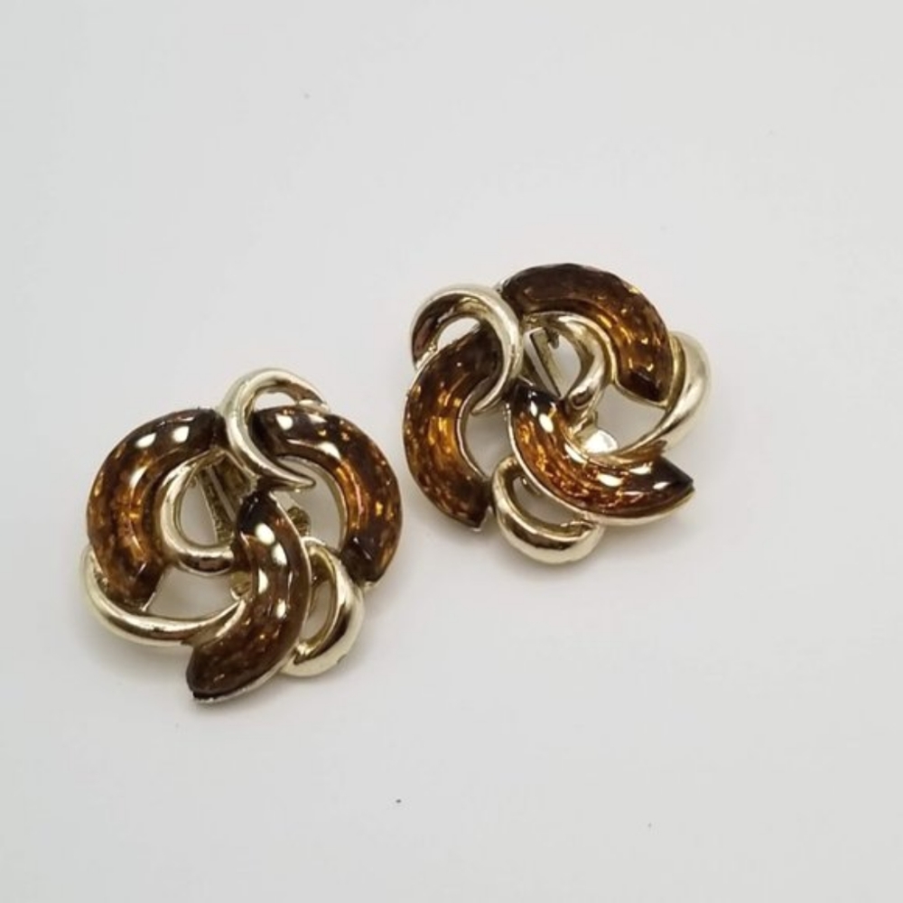 Claudette Signed Gold Tone & Dark Amber Lucite Swirl Knot Clip-on Earrings